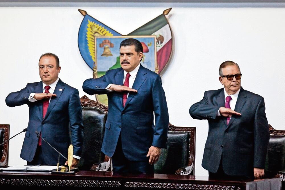 José Francisco Olvera Ruiz, mandatario local de Hidalgo, rindió ayer su último informe de gobierno (FOTOS: CRISTOPHER ROGEL BLANQUET. EL UNIVERSAL)