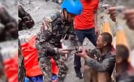¡Hay luz! Rescatan a un trabajador tras 11 días atrapado en un túnel de una hidroeléctrica en Nepal