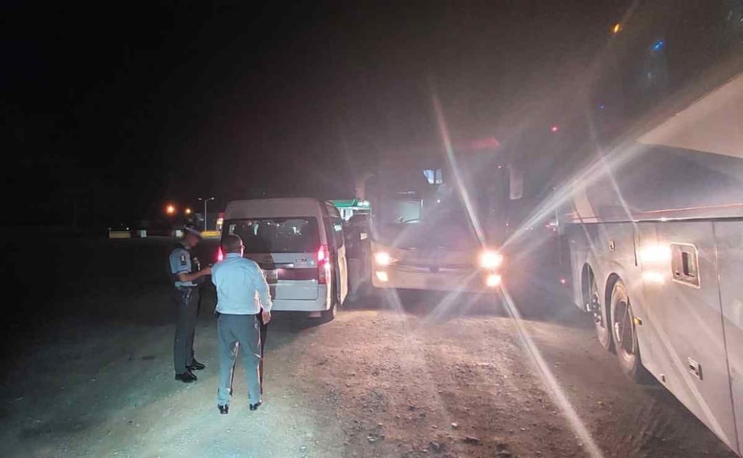 Las personas migrantes fueron trasladadas a las instalaciones del Instituto Nacional de Migración en Hermosillo. Foto: Especial