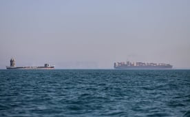 Inicia evacuación de marinos en estrecho de Ormuz; Irán y EU mantienen diferencias sobre acuerdo de paz