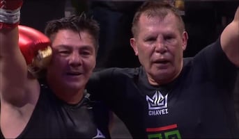 Julio César Chávez y Jorge Arce reviven la nostalgia del boxeo con espectacular combate de exhibición