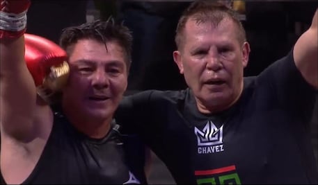 Julio César Chávez y Jorge Arce reviven la nostalgia del boxeo con espectacular combate de exhibición