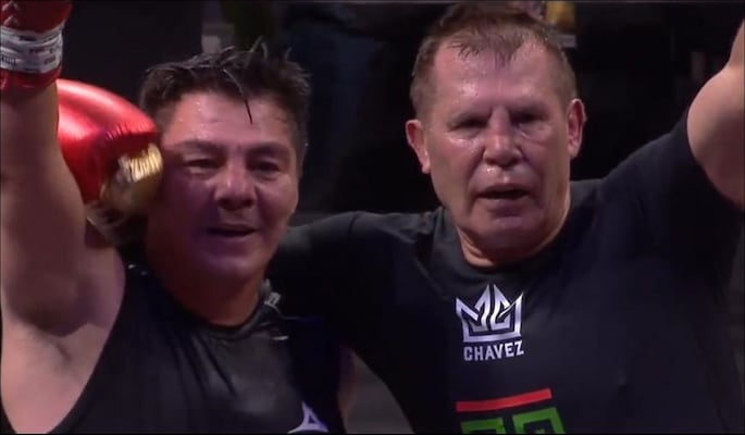 Julio César Chávez y Jorge Arce reviven la nostalgia del boxeo con espectacular combate de exhibición