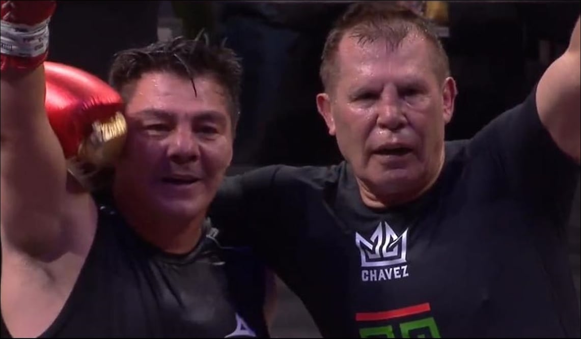 Julio César Chávez y Jorge Arce reviven la nostalgia del boxeo con espectacular combate de exhibición / FOTO: ESPECIAL