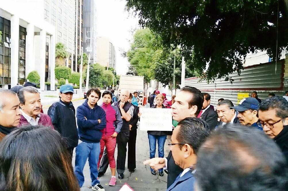 Vecinos de la colonia Doctores, en la delegación Cuauhtémoc, denunciaron que con las obras del nuevo edificio se están afectando las viviendas aledañas (ESPECIAL)