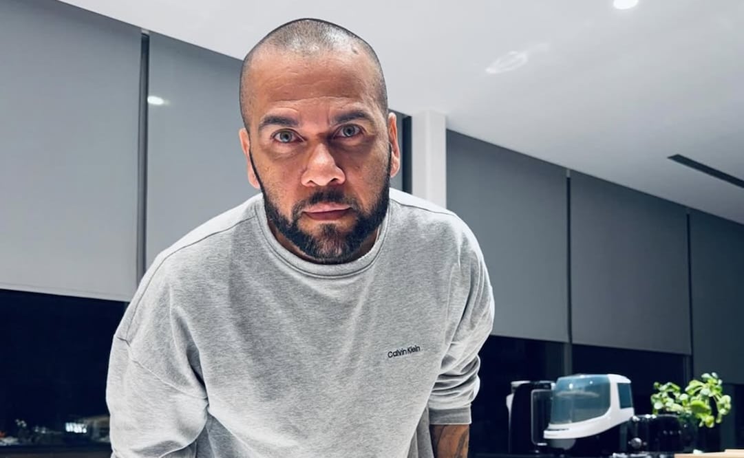 Dani Alves compartió en su Instagram una foto con la playera de México / Foto: Imago7