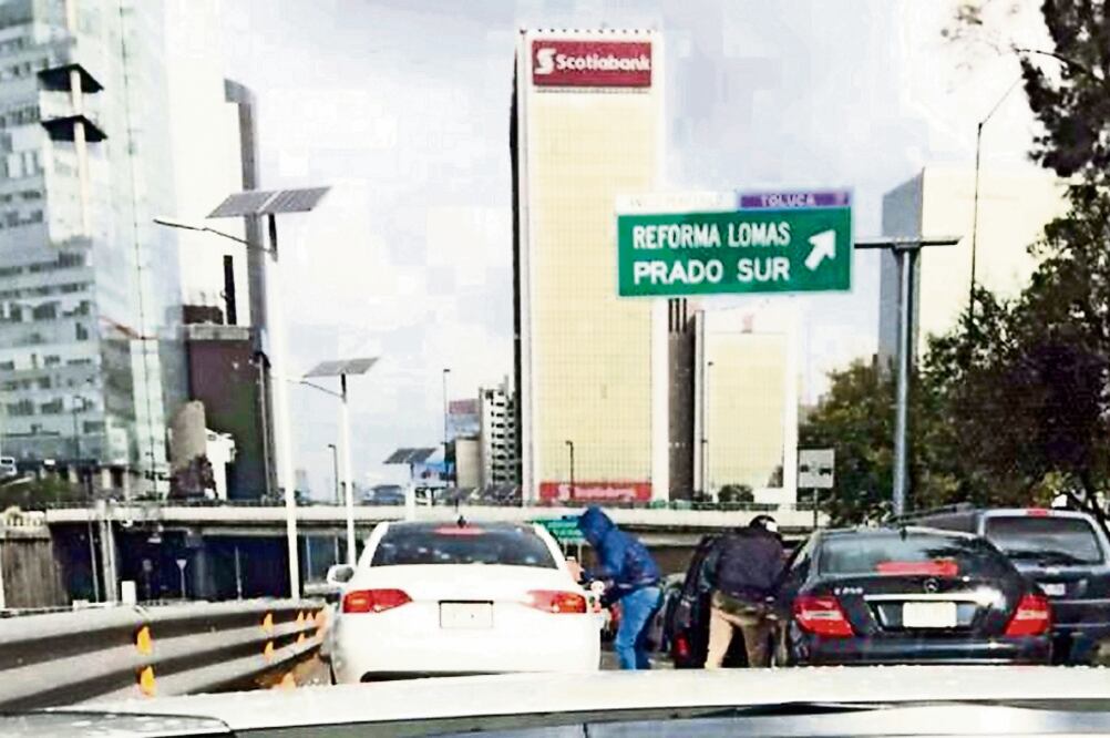 En las redes sociales se han hecho virales los robos en la vía pública, la gran mayoría cometidos por reincidentes. De acuerdo con el subsecretario del Sistema Penitenciario, Hazael Ruiz (ARCHIVO EL UNIVERSAL)