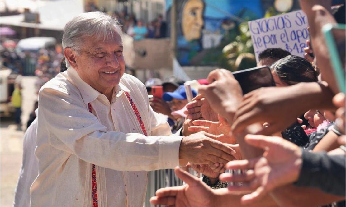 El presidente Andrés Manuel López Obrador visitó Huautla de Jiménez, comunidad famosa por ser el lugar donde vivió María Sabina, la llamada "sacerdotisa de los hongos". Foto: especial