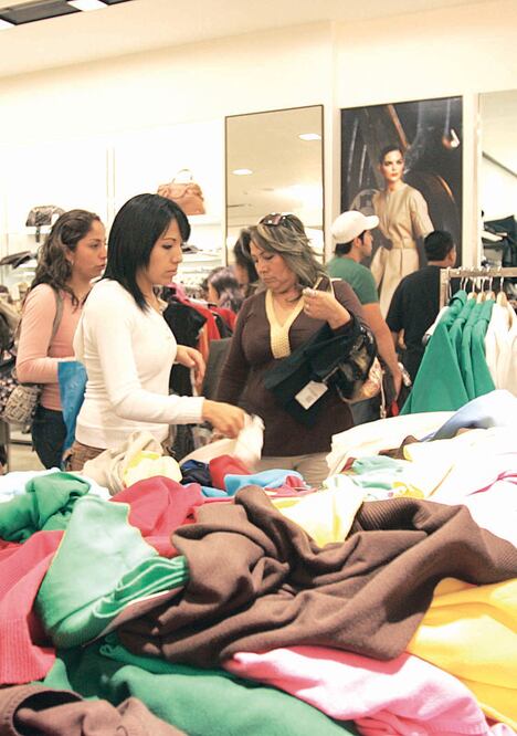 Para hacer que el dinero rinda, especialistas aconsejan cumplir primero con los gastos fijos como renta, mantenimiento, luz, agua, tarjeta de crédito y dentro de esto considerar el ahorro (ARCHIVO EL UNIVERSAL)