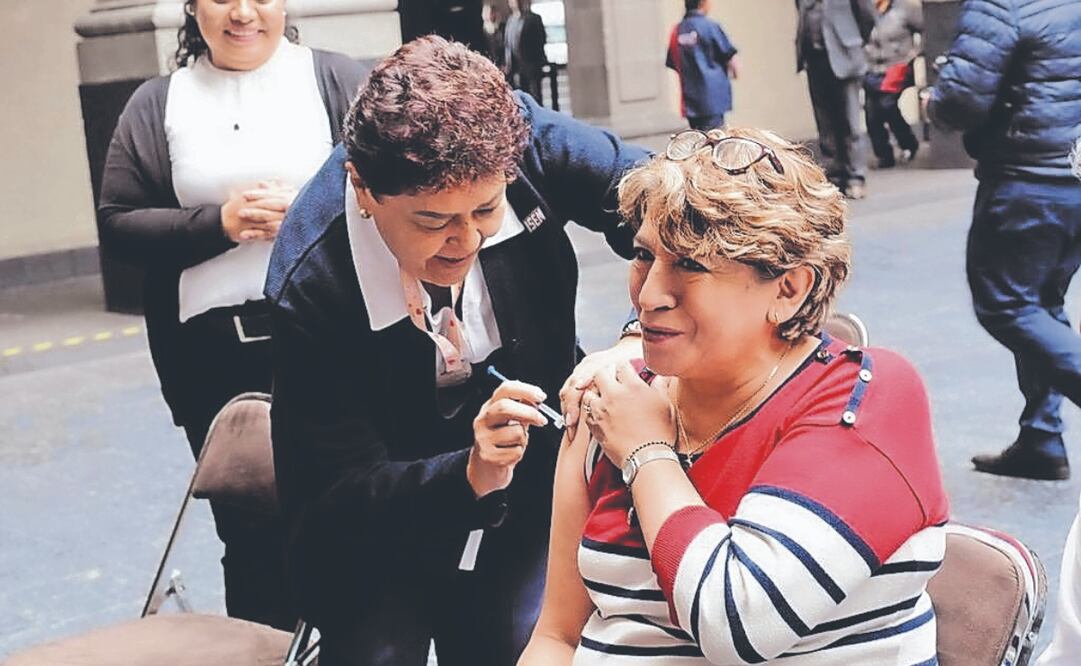 Delfina Gómez también fue una de las mexiquenses que se vacunó. Foto Especial