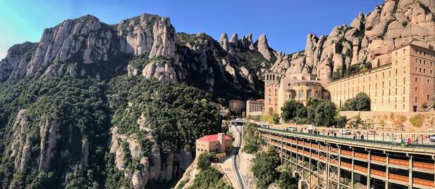 Así es la montaña sagrada de Montserrat cerca de Barcelona