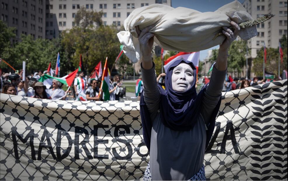 Manifestantes pro-Palestina en Santiago, Chile. Foto: EFE