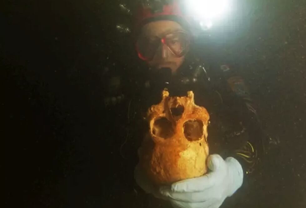 Exploración submarina de la cueva de Chan Hol, cerca de Tulum, México .Foto: Europa Press / Eugenio Acevez