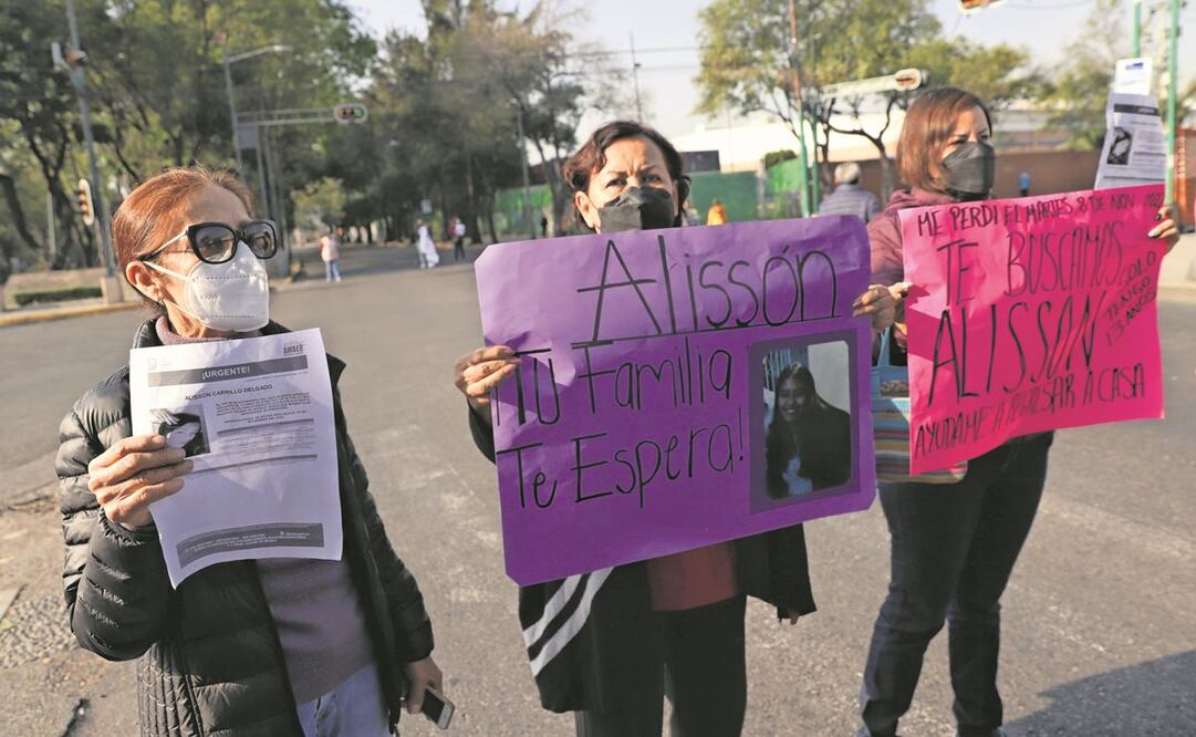 Familiares de Alisson bloquearon las calles Ferrocarril Hidalgo y Victoria Oriente, en la colonia Tres Estrellas, para exigir su localización.