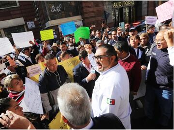 Trabajadores de la Salud protestan en el Edomex; exigen pagos de aguinaldo, insumos y bases