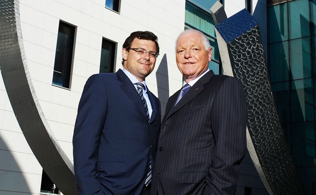 Thierry Stern (a la izquierda) sucedió a su padre Philippe en la presidencia de Patek Philippe en 2009. La familia compró la marca en 1932.