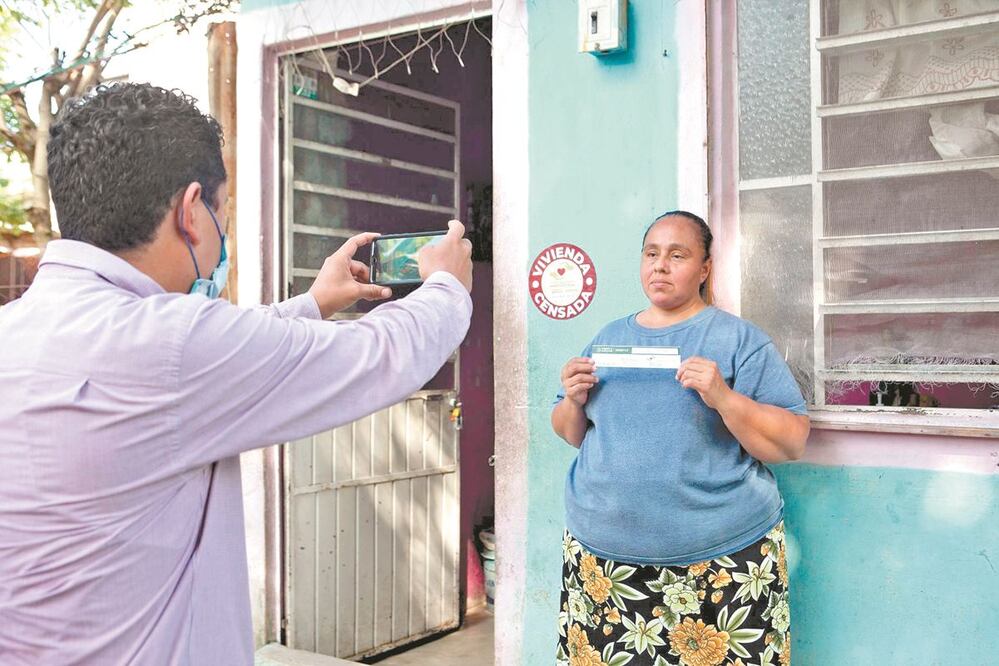 El censo para la entrega de vales con recursos por los daños que dejaron las anegaciones arrancó ayer en 76 localidades. CUA RTOSCURO