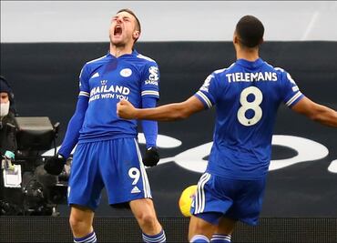 Leicester City gana y complica al Tottenham en la Premier League