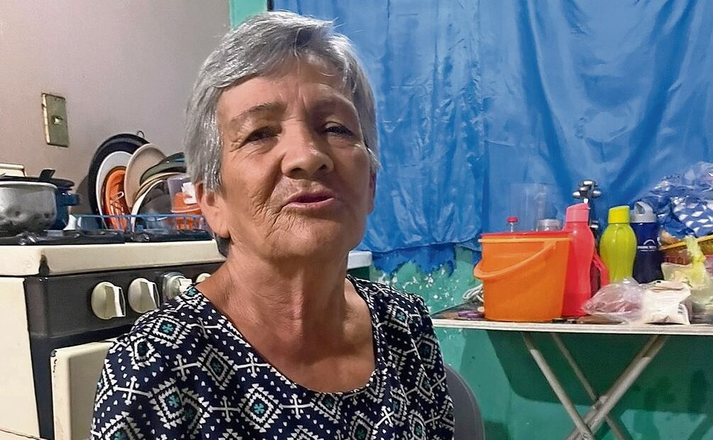 ignacia Sánchez comenzó a perder los dientes a los 35 años; no le gusta la placa porque “parece de muerto”. Foto: Xóchitl Álvarez / EL UNIVERSAL