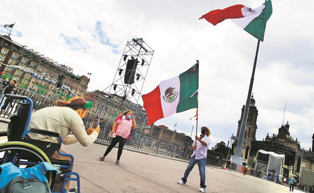 Las personas llegaron desde temprana hora al Zócalo para disfrutar con Los Tigres del Norte y la ceremonia del Grito de Independencia. 
