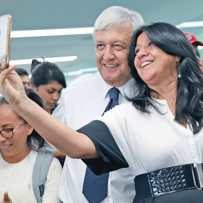Andrés Manuel López Obrador realizó ayer una visita a la ciudad de Colima como parte de su gira de agradecimiento (BERENICE FREGOSO. EL UNIVERSAL)