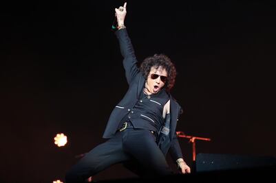 Bunbury recuerda en el Vive Latino a los migrantes