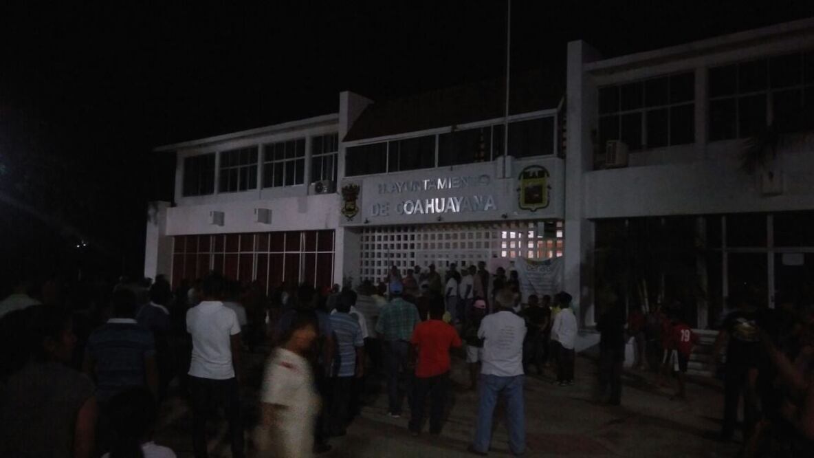 Los habitantes de esa región de la Sierra-Costa, advirtieron que no descartan volverse a levantar en armas (Carlos Arrieta / EL UNIVERSAL)