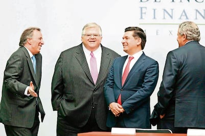 Carstens: sistema financiero se debe adaptar a más vulnerables