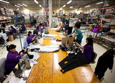 Brecha salarial afecta a madres latinas que trabajan en Estados Unidos