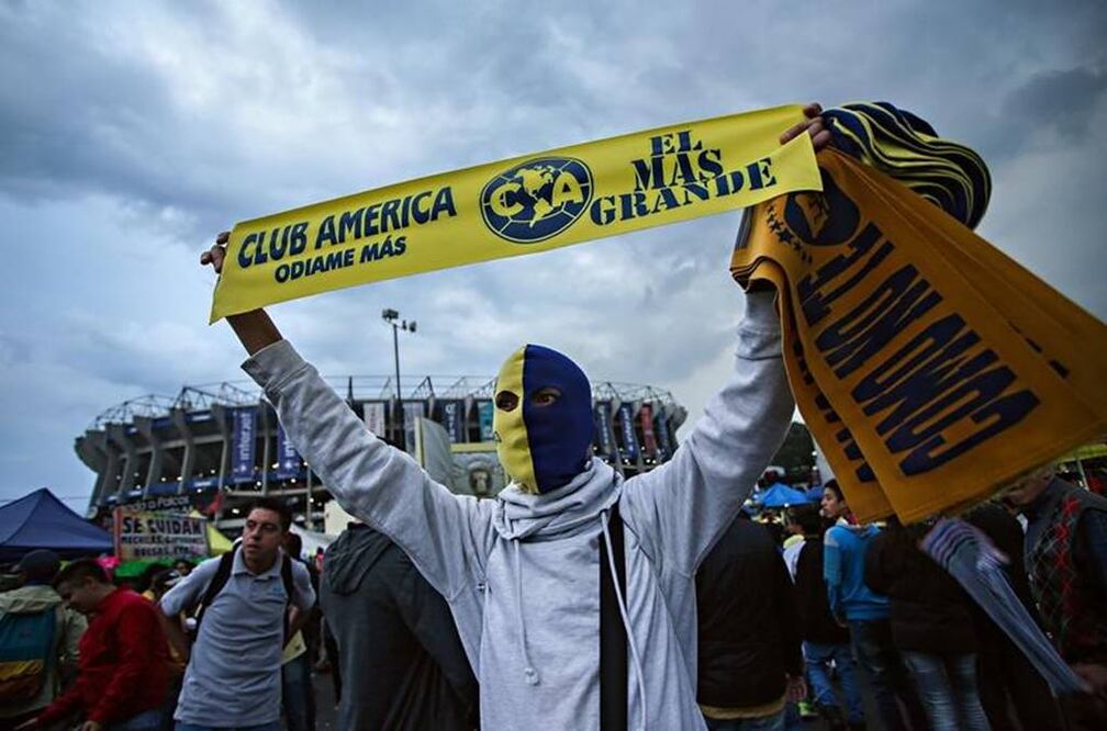 El hombre de identidad secreta, seguidor azulcrema (FOTO: IMAGO7)