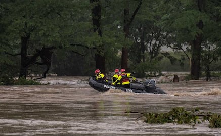 Con helicópteros y drones buscan a niñas desaparecidas en inundaciones de Texas; Camp Mystic, una historia de terror
