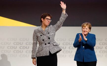 CDU alemana elige a la centrista Kramp-Karrenbauer para suceder a Merkel