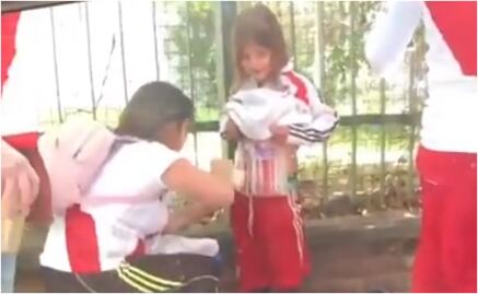 Investigan a mujer que puso pirotecnia a niña en el River vs Boca