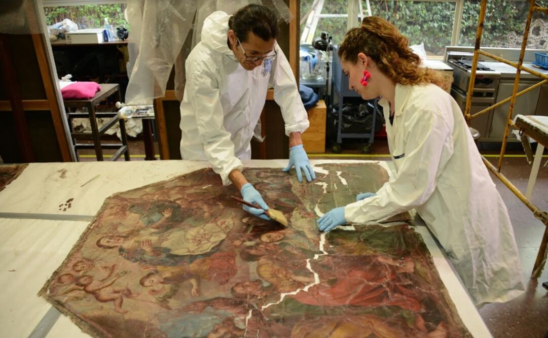 Expertos del INAH restauran tres obras que datan del siglo XVIII que fueron dañadas durante el sismo del 19 de septiembre. Foto: Mauricio Marat / INAH