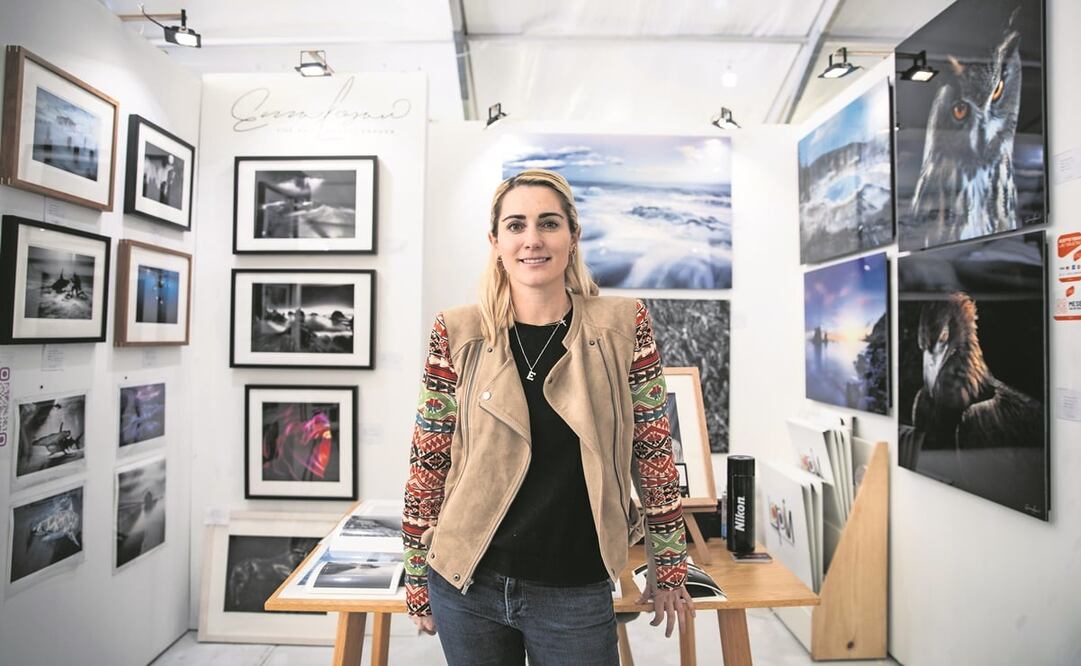 La fotógrafa Emma Lozano eligió para la feria de arte creaciones en pequeño y gran formato, a color y en blanco y negro, en las que abundan paisajes y naturaleza submarina. Foto: Germán Espinosa/ EL UNIVERSAL 