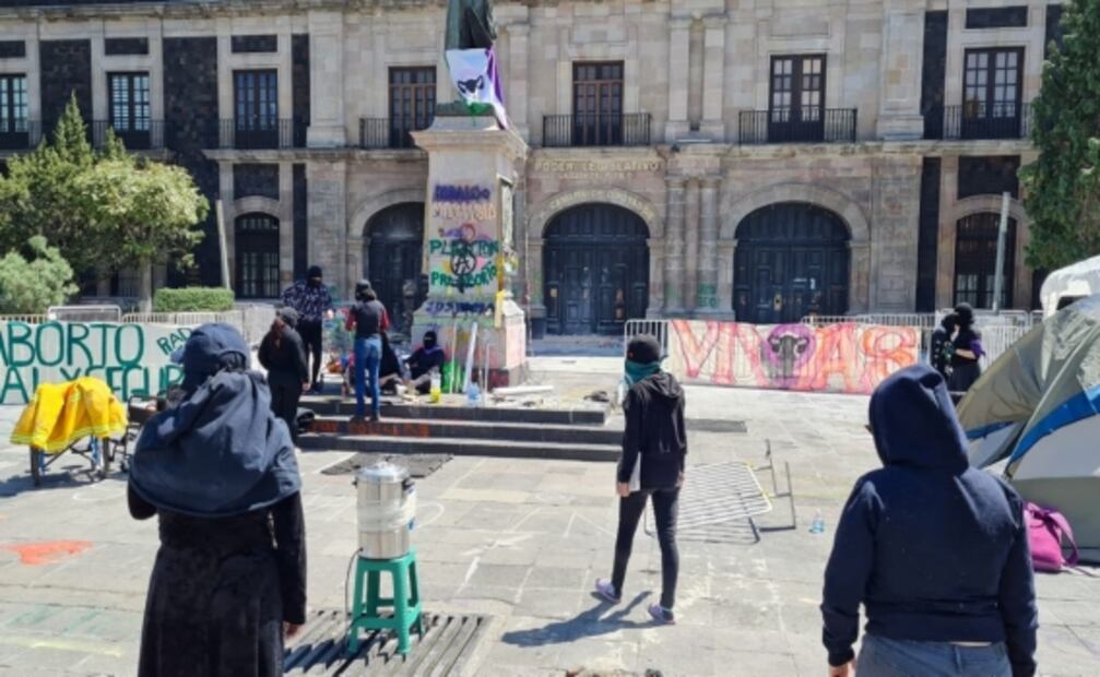 Feministas amagan con extender plantón en Congreso del Edomex hasta que traten el aborto