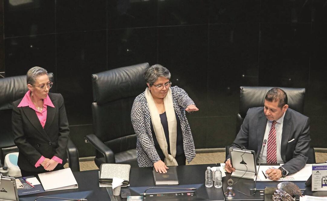 Raquel Buenrostro, secretaria de Economía, aseguró durante la comparecencia con senadores que hay 470 empresas extranjeras listas para invertir en México.Foto: Andrea Murcia/cuartoscuro