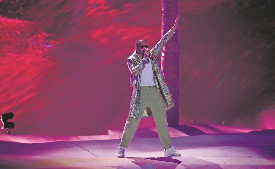 Les voy a pedir que disfruten, que brinquen, que suden, que canten, esta es su casa, lo cabrón es que esto no es un concierto, esto es un puto party” Bad Bunny. Foto: Germán Espinosa