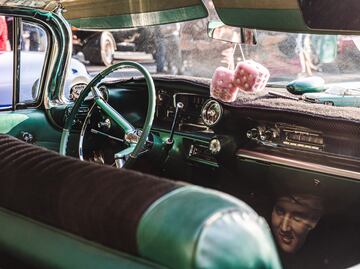 El motivo de por qué no debes poner adornos en el tablero de tu auto