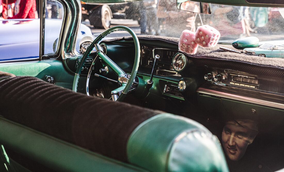 Te contamos por qué no debes poner cosas en el tablero cuando manejas. Foto: Unsplash