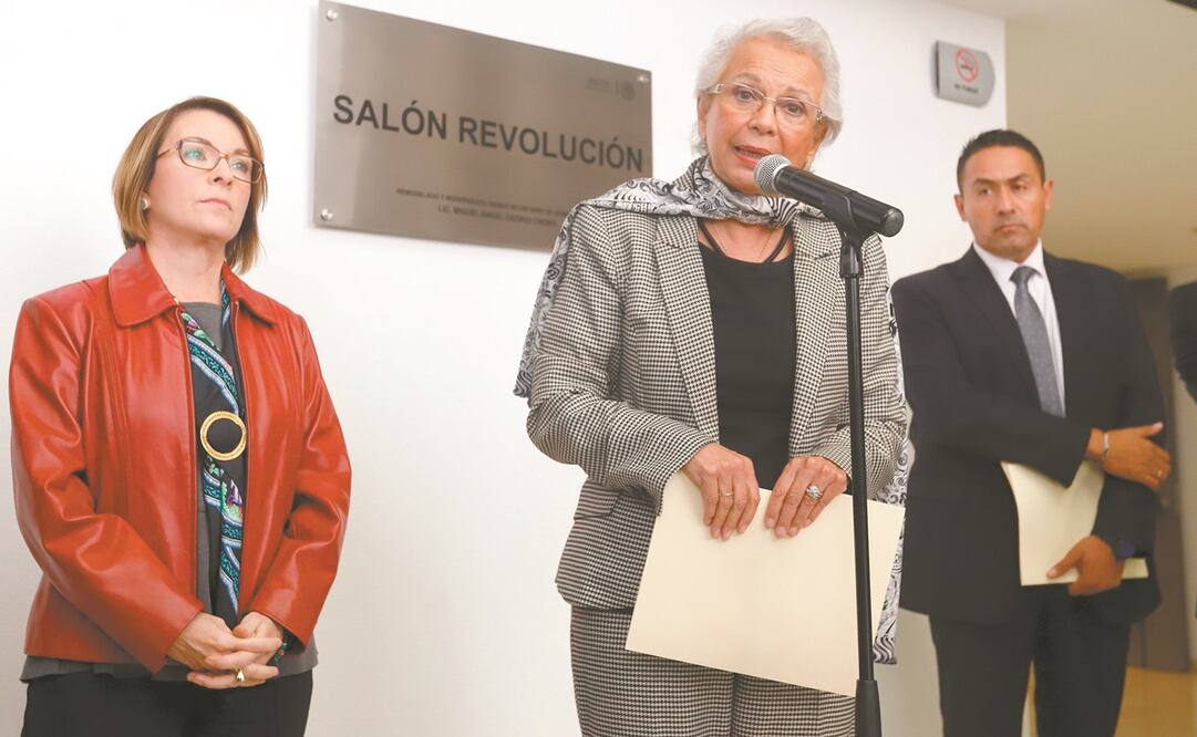 La titular de Segob, Olga Sánchez Cordero (centro), dio una plática a los legisladores de la Cuarta Transformación, en la que dijo que cuando escucha a López Obrador se convence de que van por el camino correcto. Foto: ARCHIVO EL UNIVERSAL