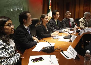 Citan a comparecer a secretarios