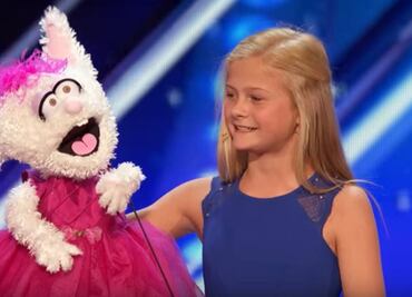 Niña y su marioneta conquistan show