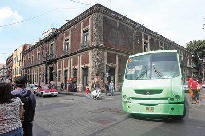 Usuarios se quejan por salida de 'micros' del Centro