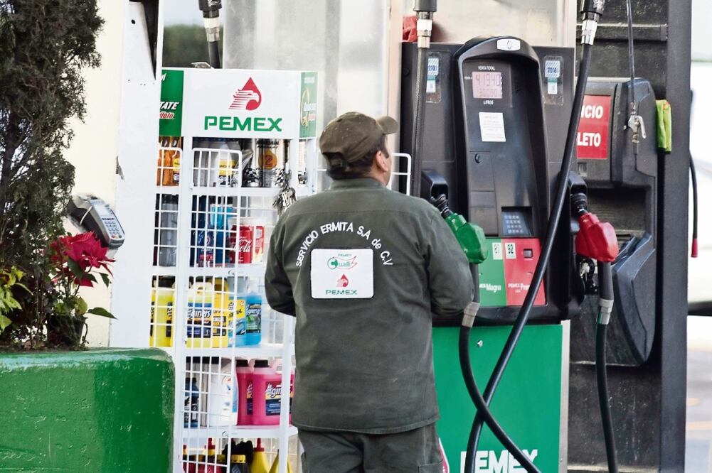 Panorama. Se prevé que la gasolina Magna tenga una tendencia similar a la Premium, pues su producción tuvo una caída de 38% en el año. (ARCHIVO EL UNIVERSAL)