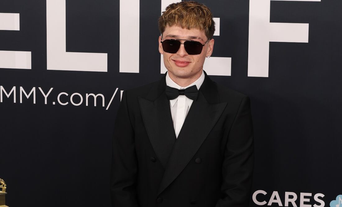 Peso Pluma llega a los Grammy 2025 en el Crypto.com Arena de Los Ángeles, California. Foto: EFE.