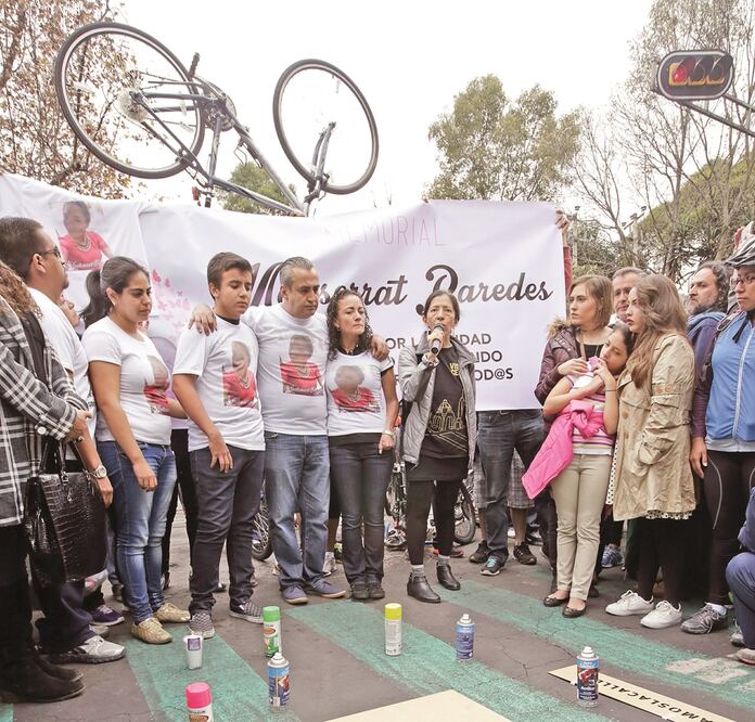 Areli Carreón, integrante de la asociación Bicitekas, dijo que muertes como la de Montserrat Paredes —a quien ayer amigos y familiares rindieron un homenaje—  (LUIS CORTÉS. EL UNIVERSAL)