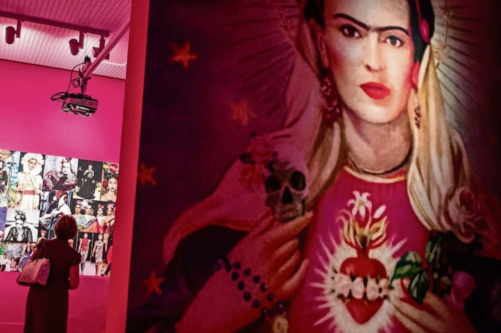 La obra de Kahlo se exhibe en la National Gallery en Budapest. (ZOLTAN BALOGH. EFE)
