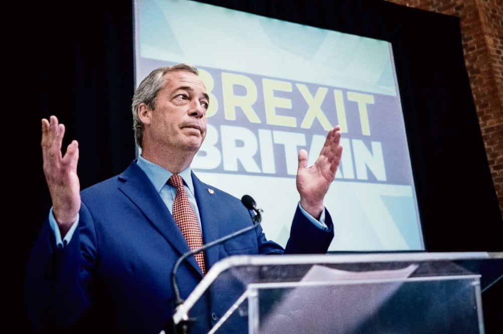 Nigel Farage, renunció ayer al liderazgo del Partido de la Independencia de Reino Unido (UKIP, por sus siglas en inglés), en una conferencia en Londres (AP)