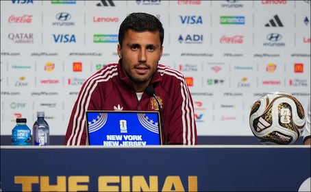 Rodri Hernández busca ser parte de una exclusiva lista de jugadores que ganaron estos tres galardones